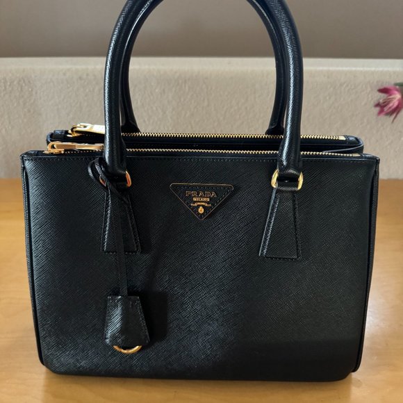 NWOT Medium PRADA galleria saffiano leather bag - Picture 3 of 8